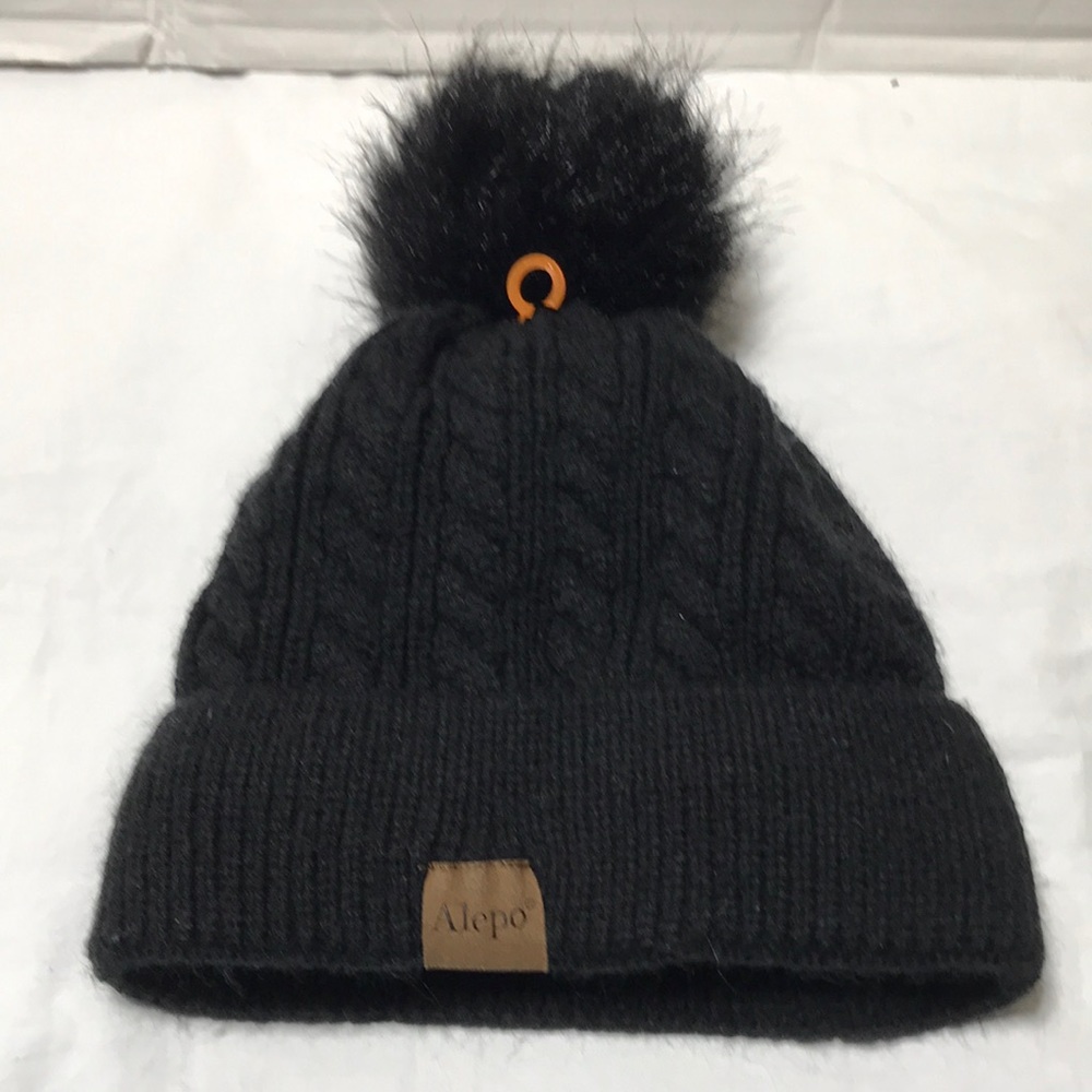 Alepo Women winter beanie knit cap. NWOT